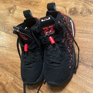 Nike LeBron 17 in Youth Size 4Y